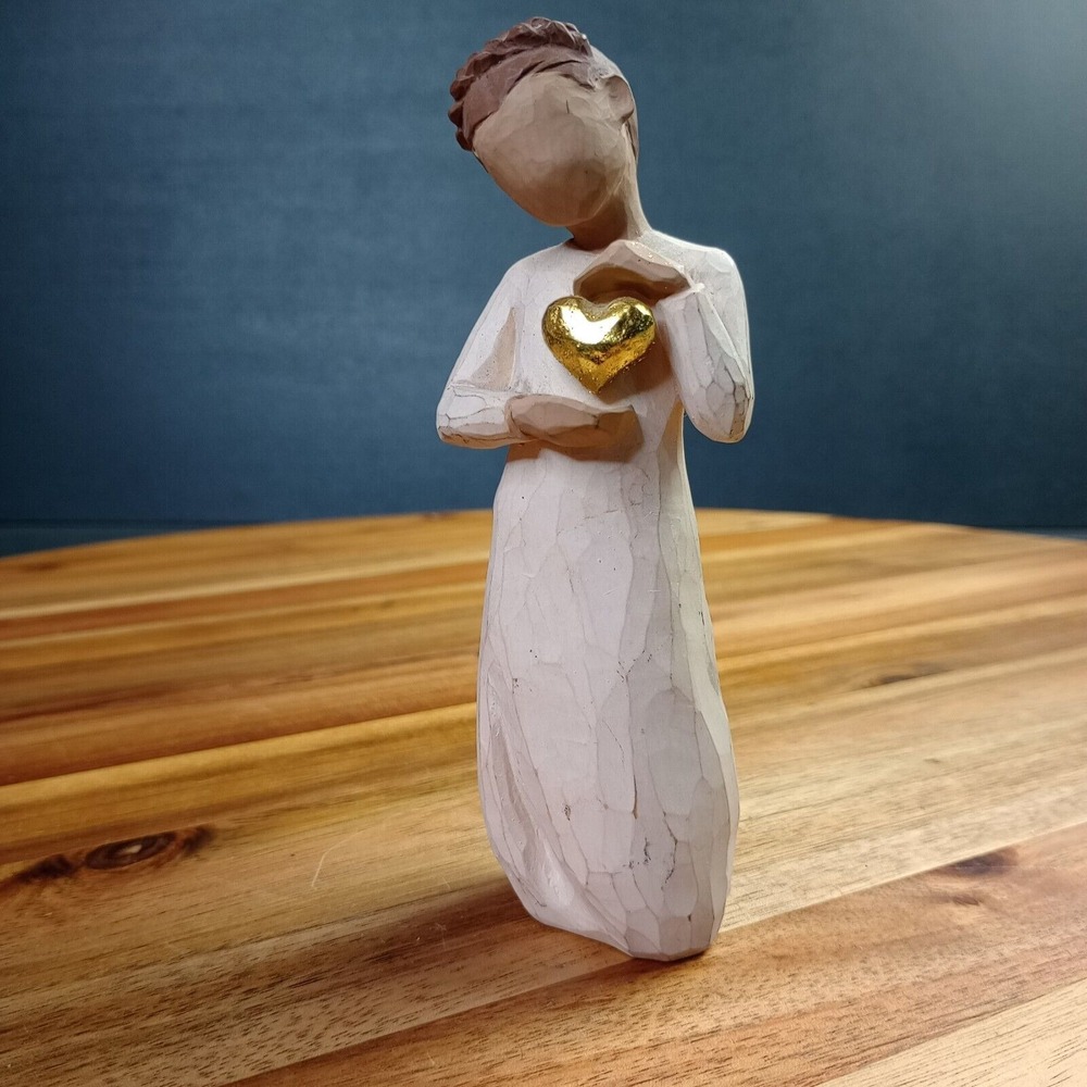 Willow Tree KEEPSAKE Figurine by Susan Lordi Holding‎ Gold Heart 2004 Demdaco